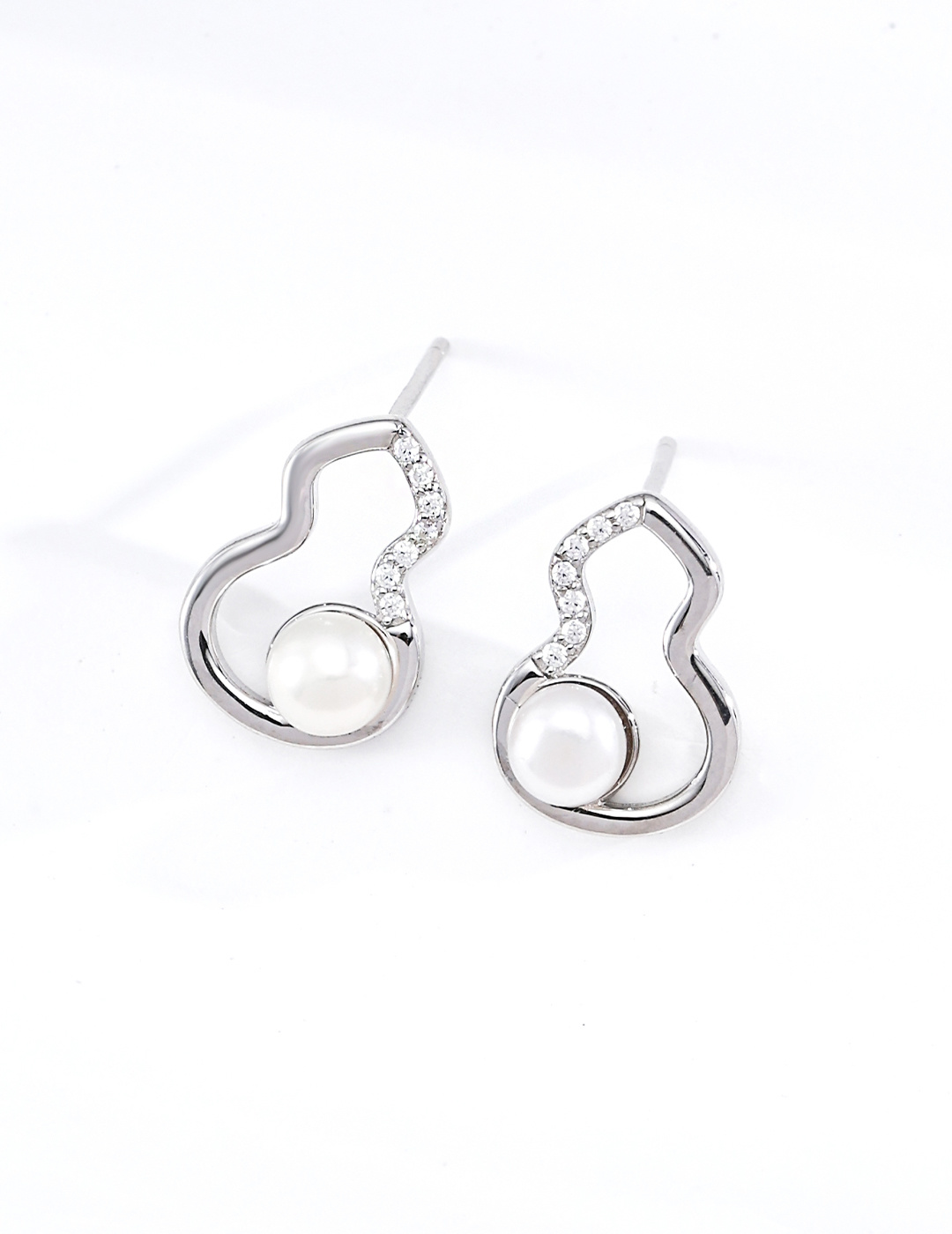Fortune Gourd Pearl Earrings